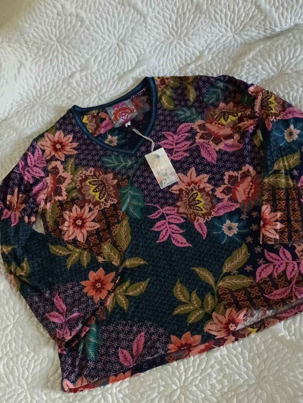Johnny Was Delfino V Neck Kimono Sleeve Tee Women's Medium